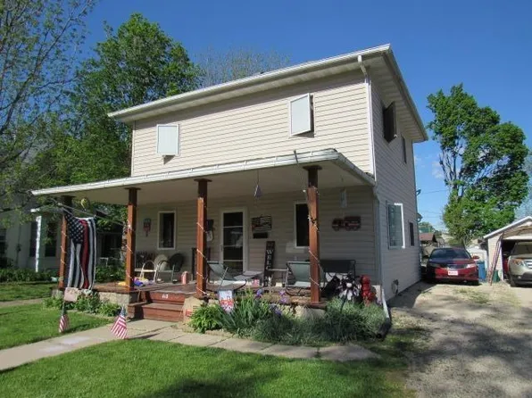 418 N Cedar St, Monticello, IA 52310