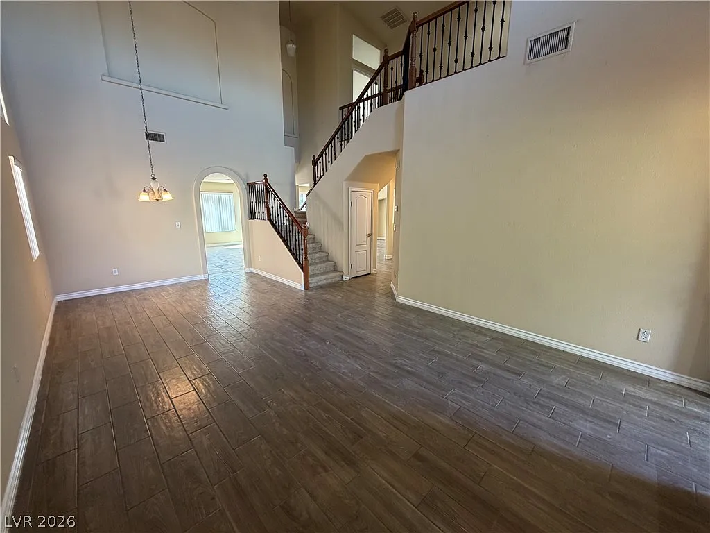 3 bed, 2.5 bath, 2267 sqft, $2,100 — Photo 3