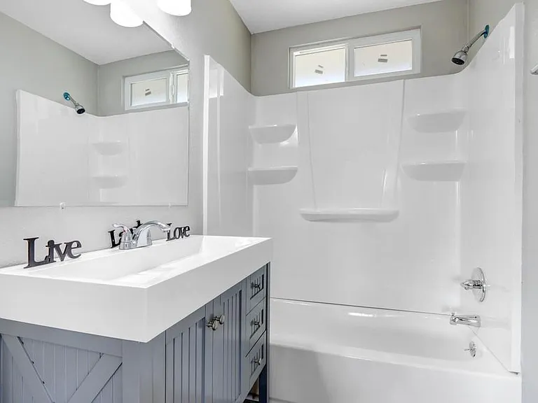 713 W Avenue H #10 — Photo 10