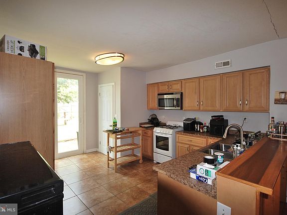 4th image of 1328 Morling Ave