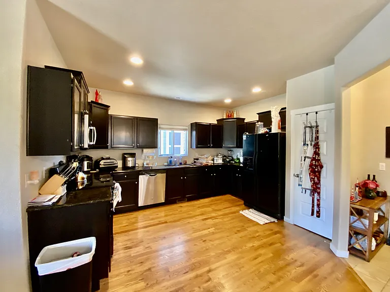 2467 Dorset Dr — Photo 4