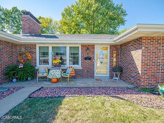 3rd image of 305 Norris Dr