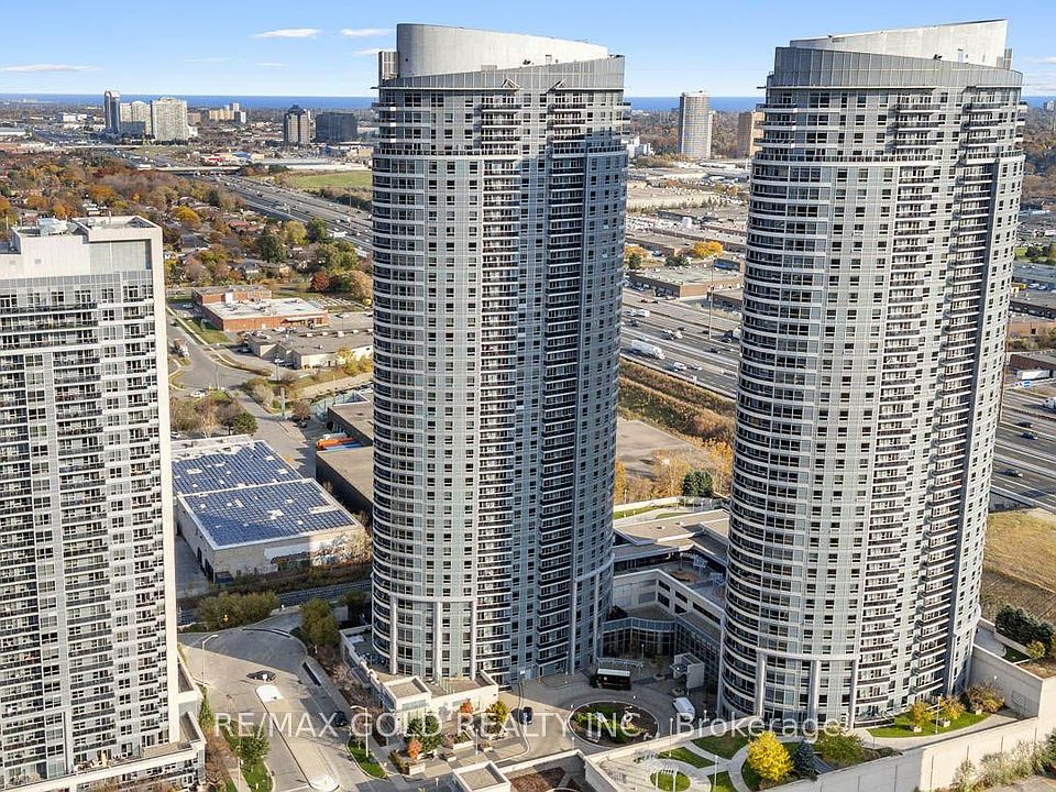 1st image of 135 Village Green Sq