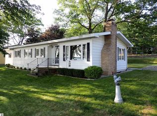 2517 N Lake Mitchell Dr, Cadillac, MI 49601