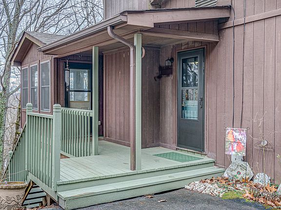 3rd image of 2160 La Bellevue Dr