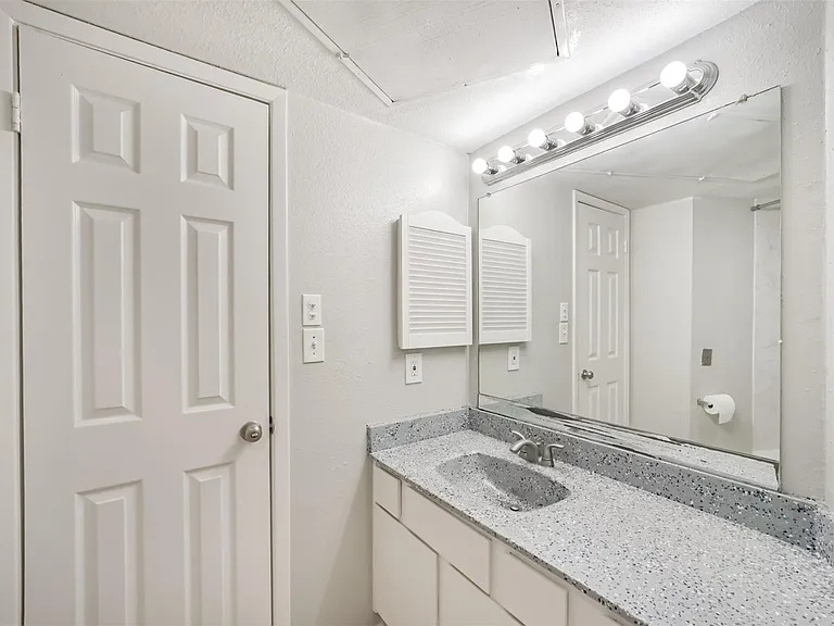 10811 Richmond Ave #65 — Photo 22