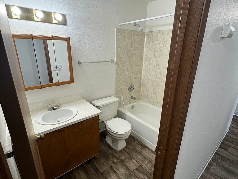 Bryn Mawr Plaza Apartments — Photo 43