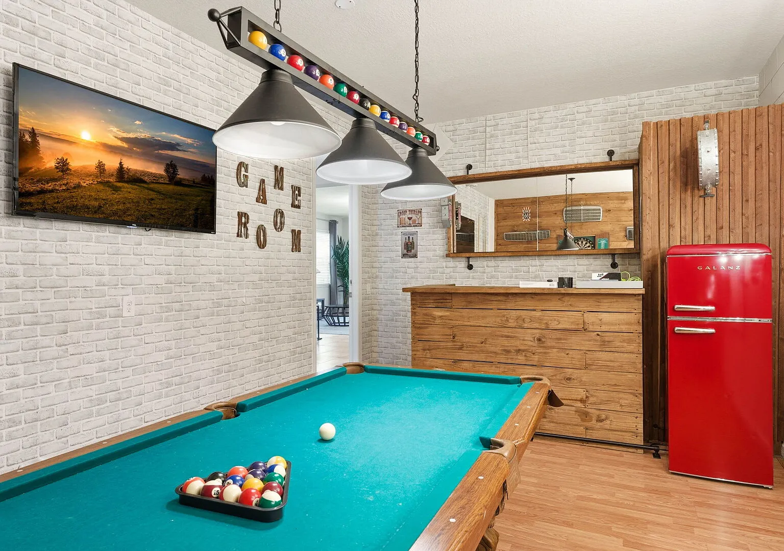 Chic 4BR with Pool, Game Room & Mickey Rooms — Photo 3