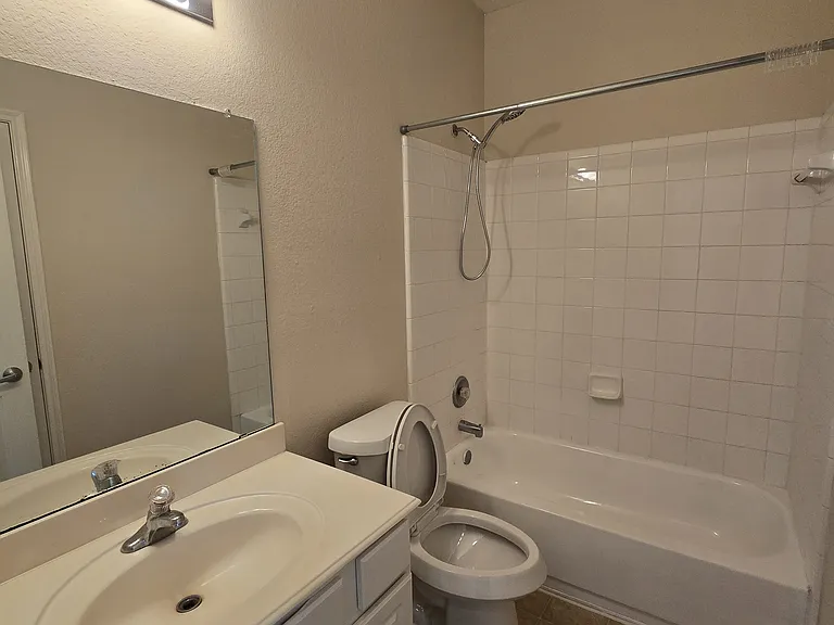 2410 Parkview Dr — Photo 18