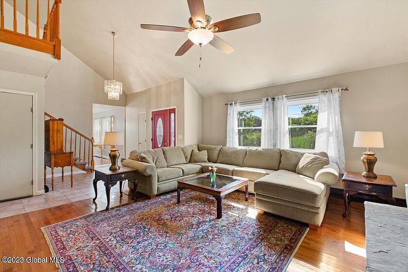 5th image of 234 Whiteview Road