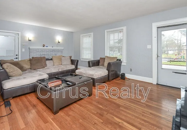 10 Parkside Pl — Photo 3