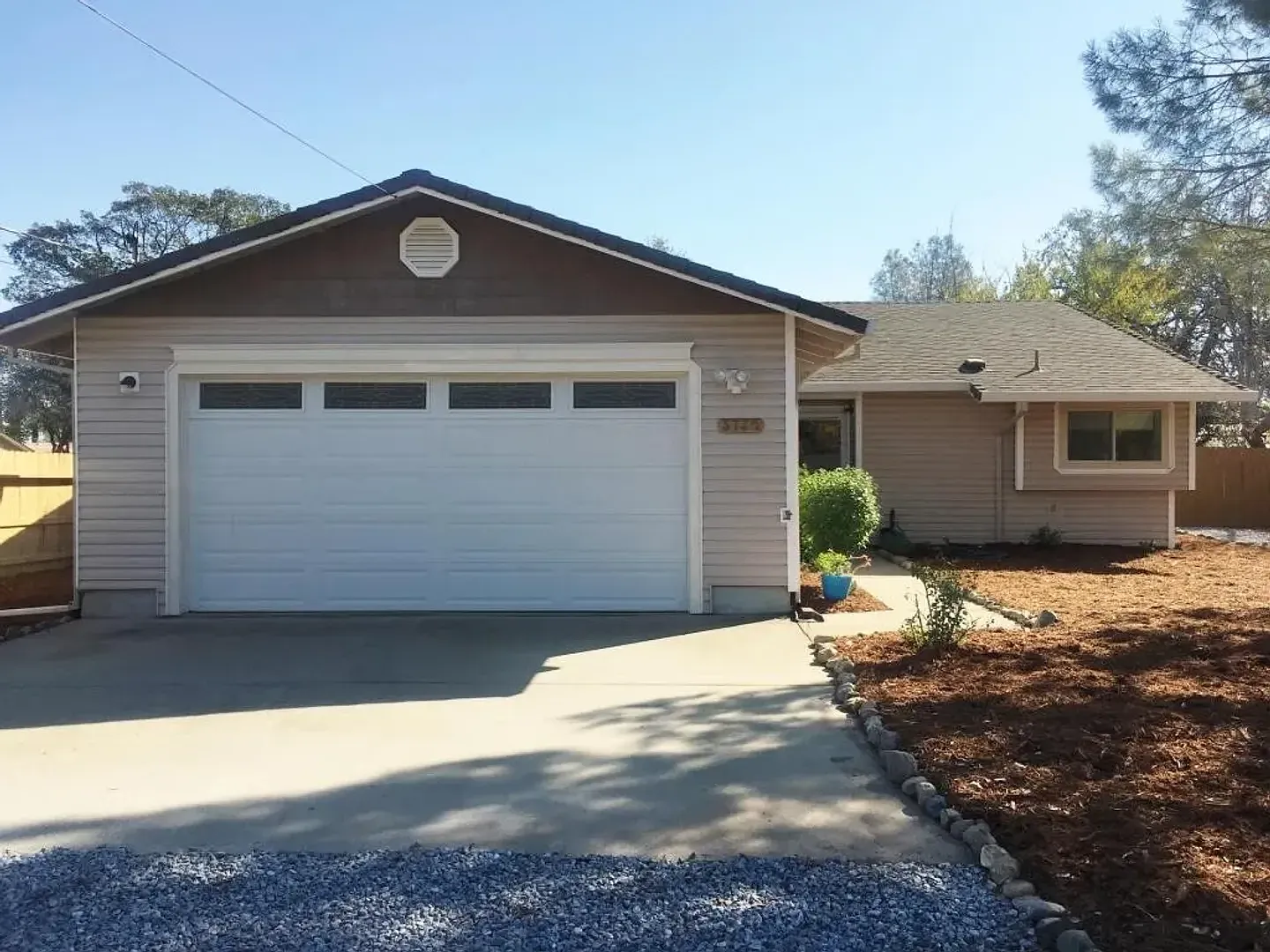 4 Bedroom home in North Redding — Photo 1