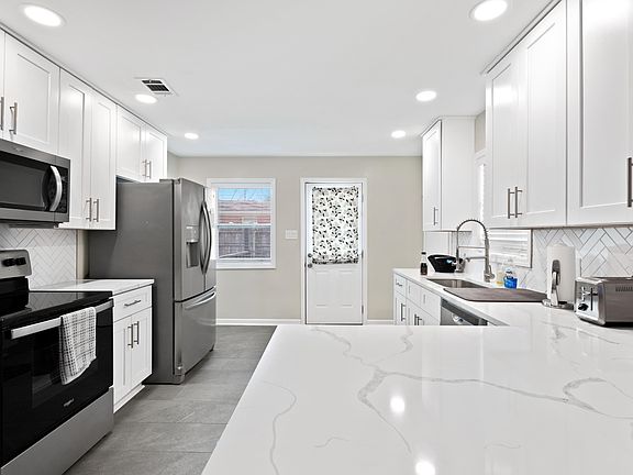 5th image of 1591 Whitewater Rd