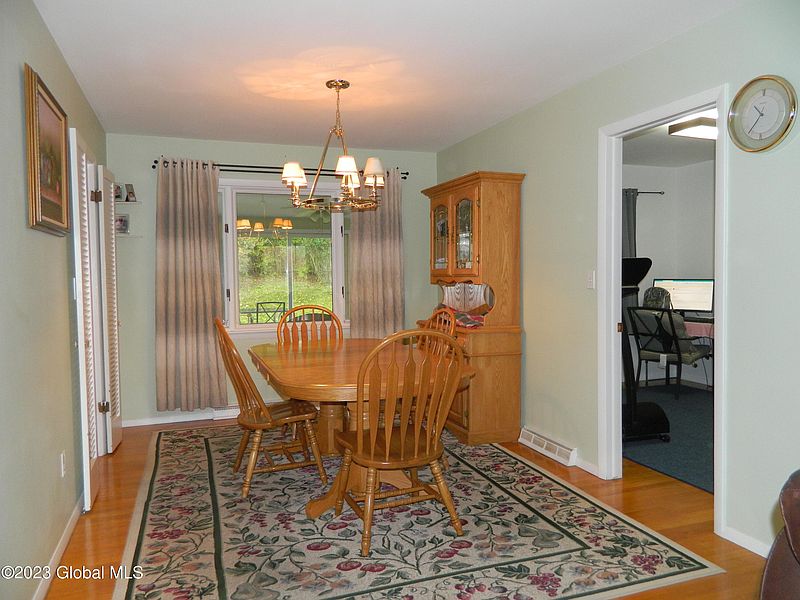 5th image of 18 Brentwood Avenue