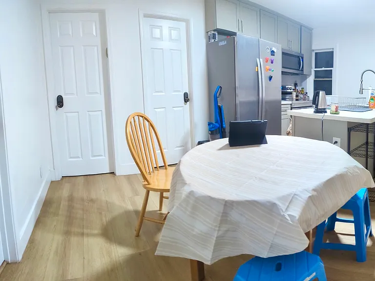 452 S 9th St — Photo 1