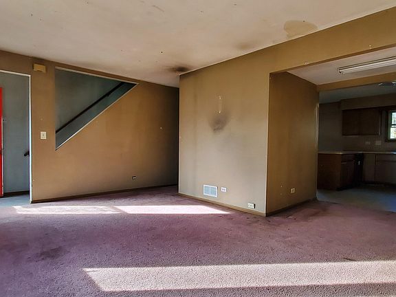 4th image of 945 Glenlake Dr