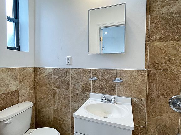 5th image of 184 1st Ave #17
