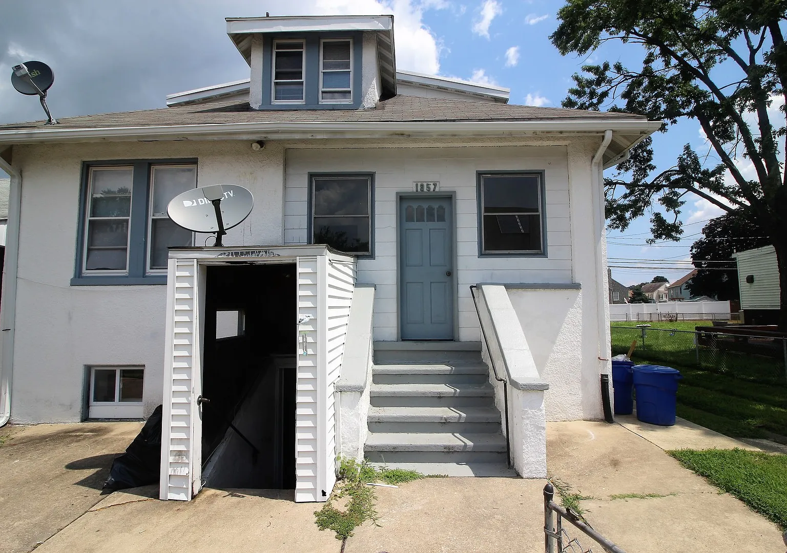 1957 Snyder Ave — Photo 1