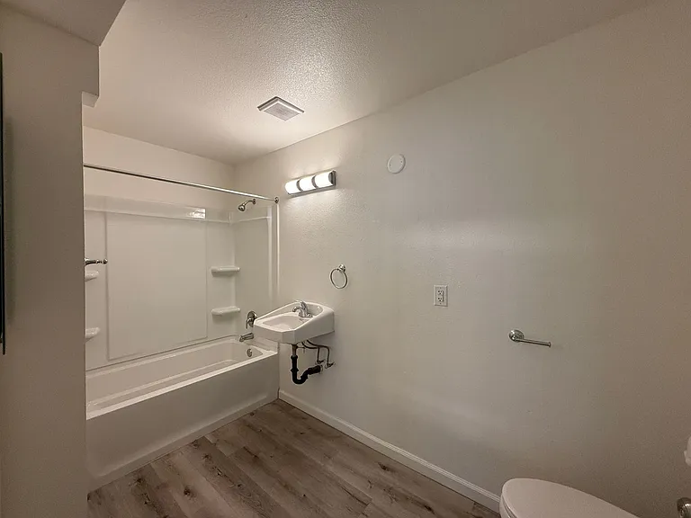 524 E Avenue Q12 #3 — Photo 9