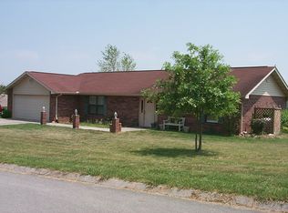 820 River Cliff Dr, Kodak, TN 37764