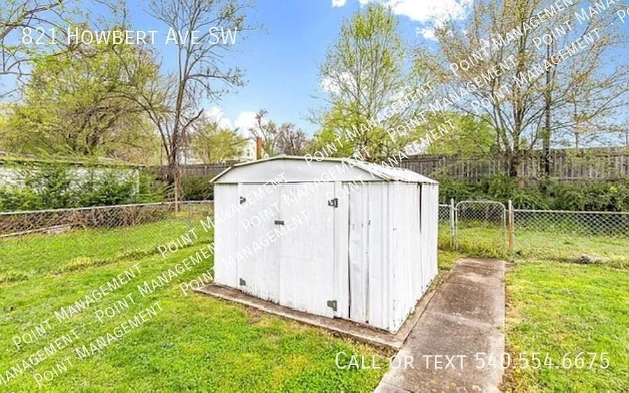 Charming 3 Bedroom,1.5 Bath Home in Wasena! — Photo 3