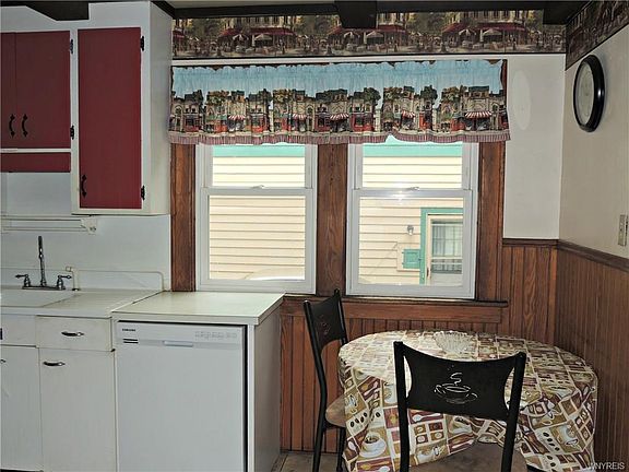 3rd image of 93 Chipman Pl