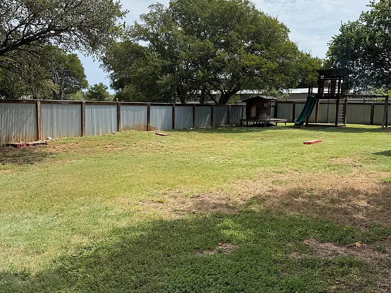 1009 Swallow Dr — Photo 21