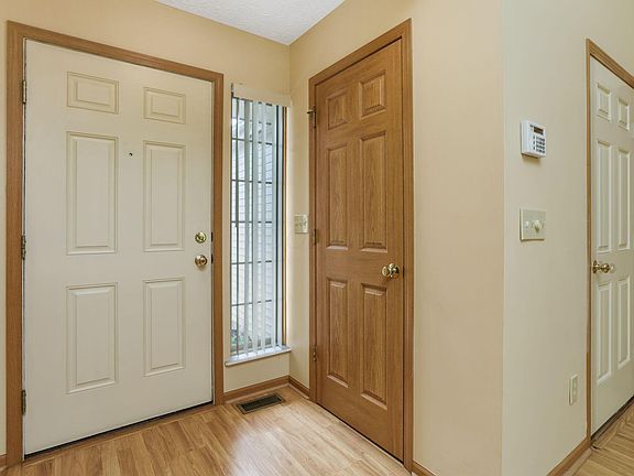 3rd image of 2099 Winding Hollow Dr