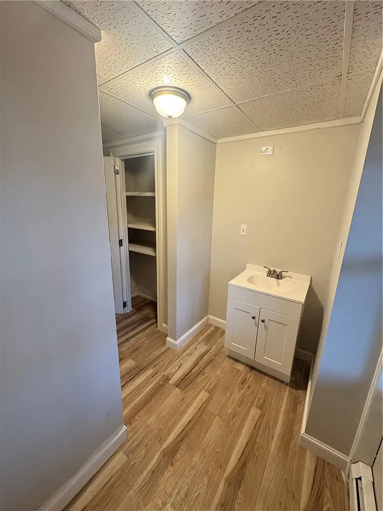 2 bed, 1.0 bath, 900 sqft, $2,000 — Photo 4