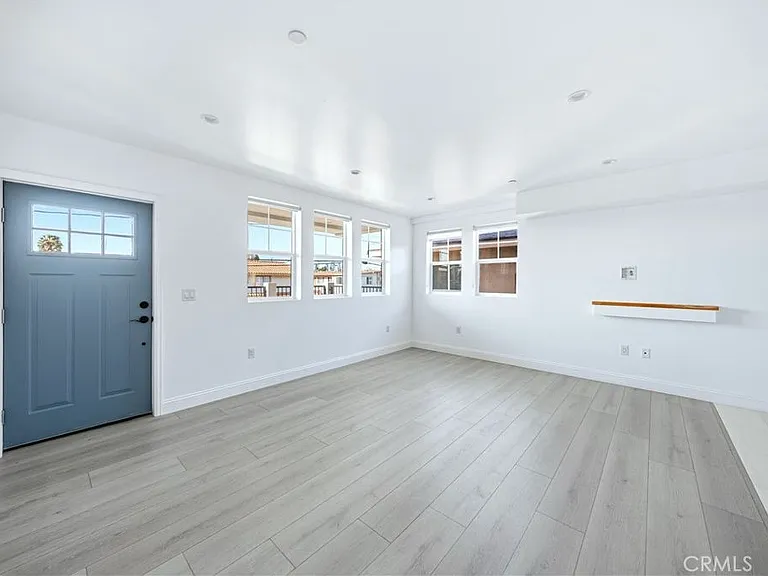 10538 La Reina Ave #4 — Photo 4