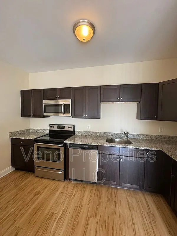 2 bed, 2.0 bath, $1,700 — Photo 2