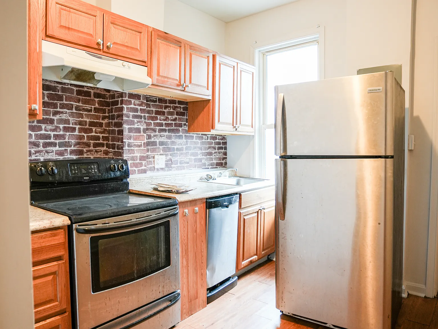 3 bed, 1300 sqft, $2,200 — Photo 3