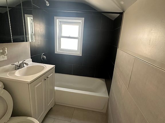 5th image of 98 N 17th St Floor 3