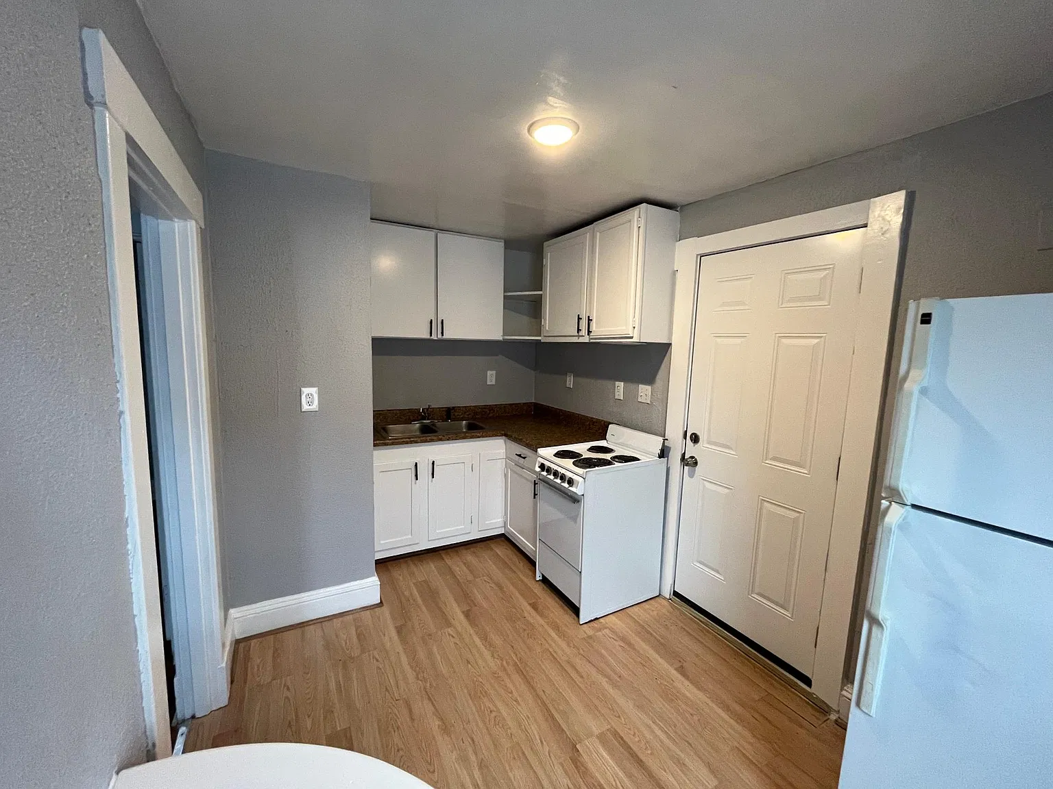 1 bed, 400 sqft, $975 — Photo 3