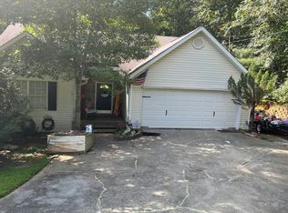 4880 Hunt Club Dr, Flowery Branch, GA 30542