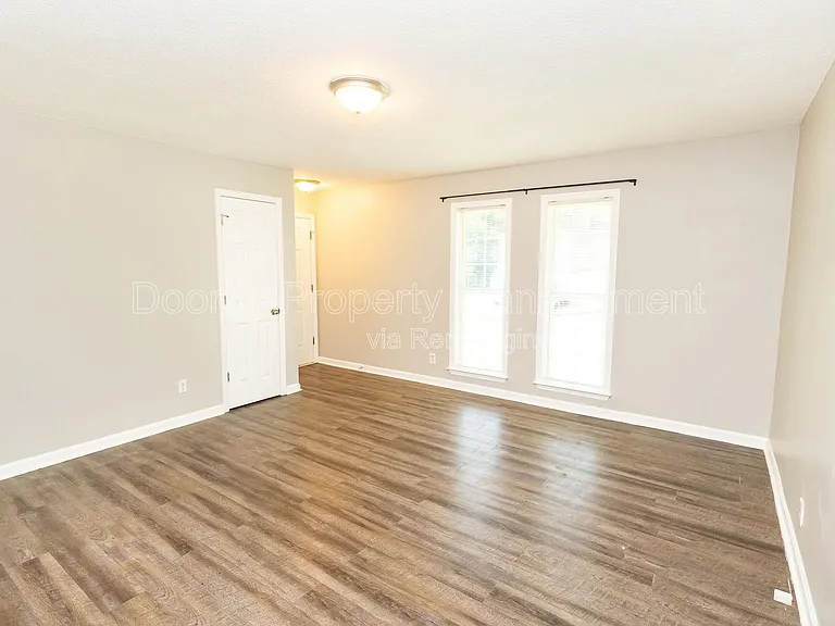 901 Forest Dale Ln #B — Photo 5