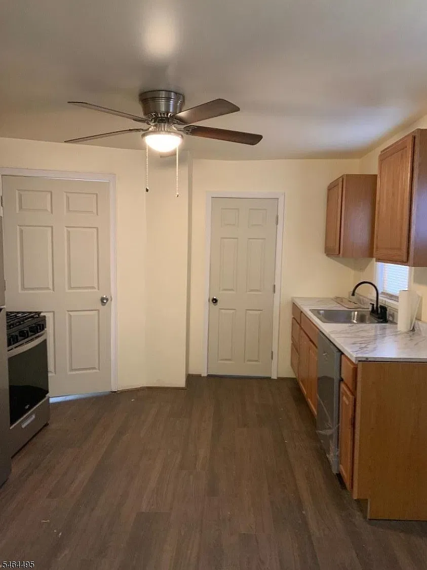 2 bed, 1.0 bath, $2,000 — Photo 4