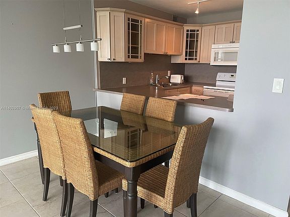 2nd image of 100 Bayview Dr APT 2110