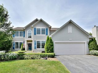 230 Meadowlark Cir, Lindenhurst, IL 60046