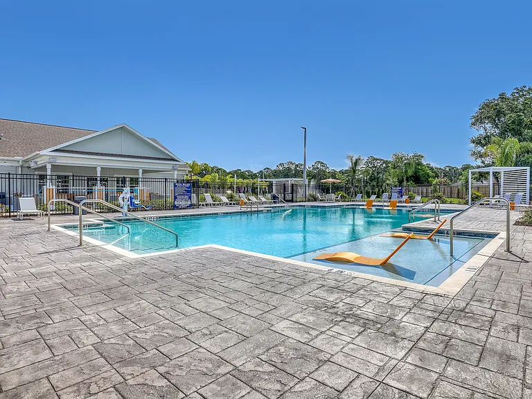 Palm Breeze Apartments — Photo 44