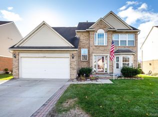 750 Pine Ridge Ln, Madison Heights, MI 48071