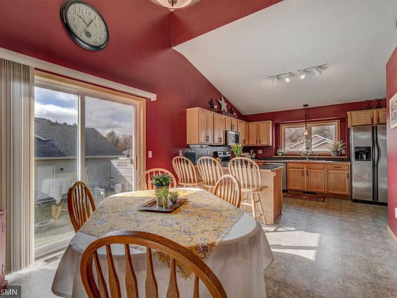 4th image of 231 Balsam Dr
