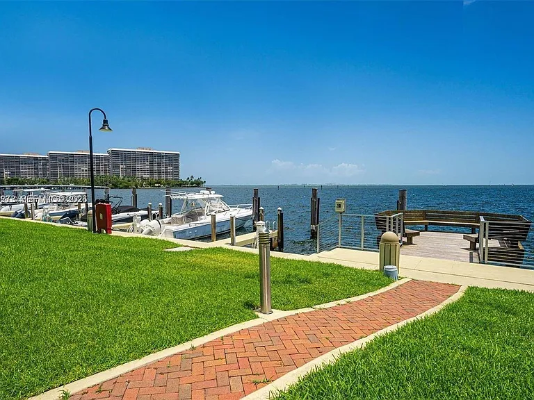 2000 S Bayshore Dr #58 — Photo 31