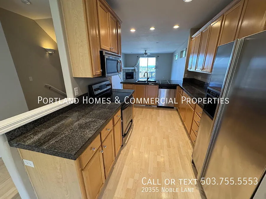 3 Story Townhome in West Linn. — Photo 4