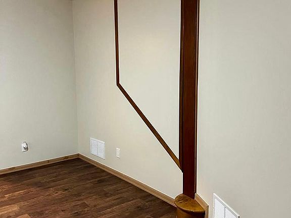 3rd image of 2955 W 12th St