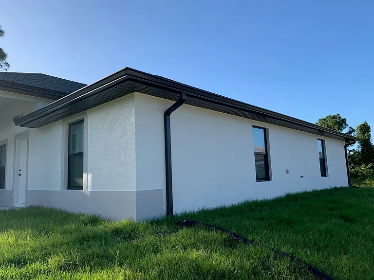 871 Garland St E — Photo 4