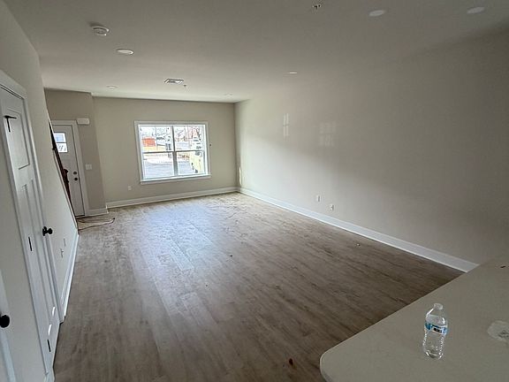 3rd image of 1411 Greenview Dr #22