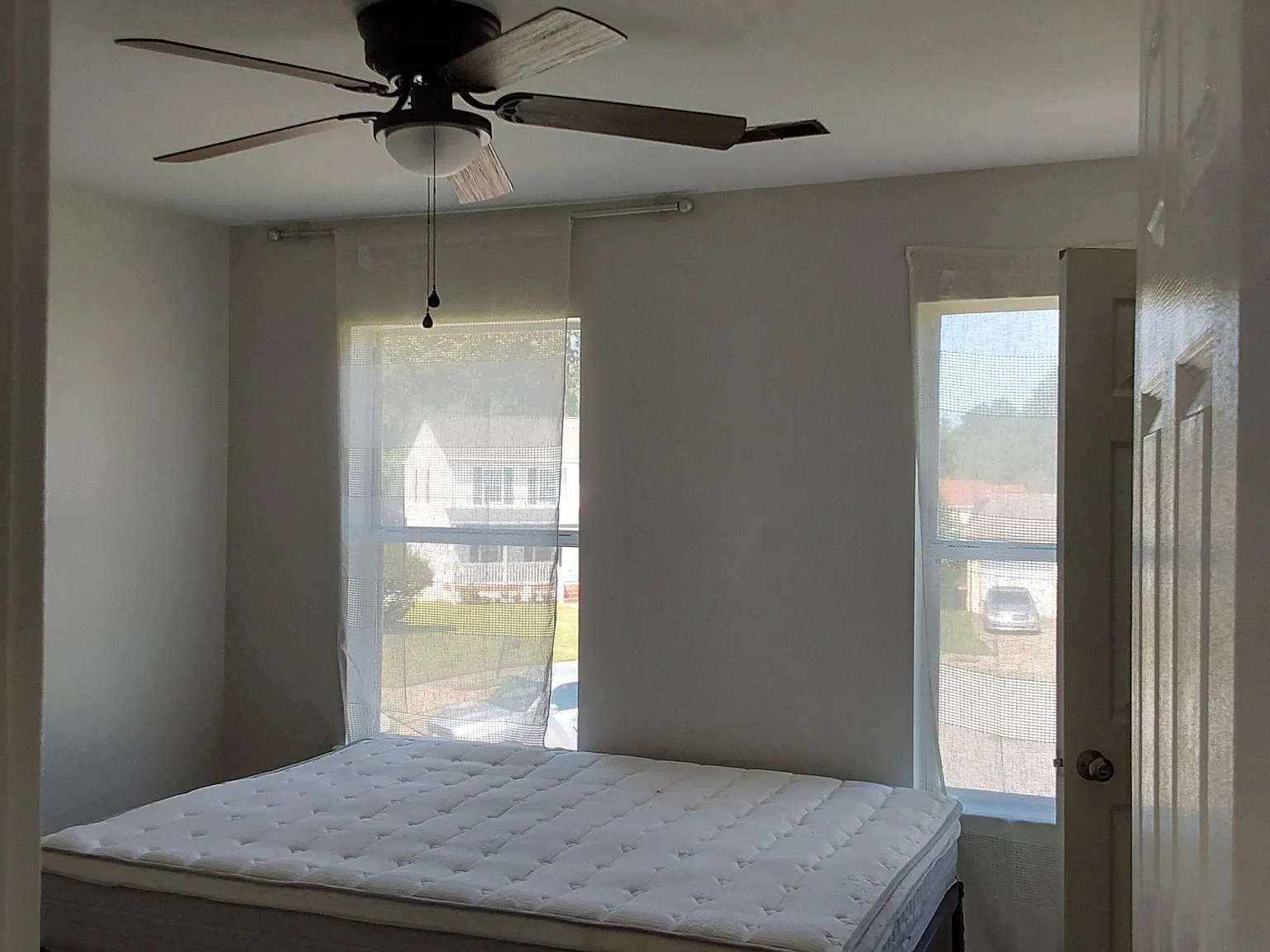 4 bed, 2.5 bath, 2038 sqft, $879 — Photo 4