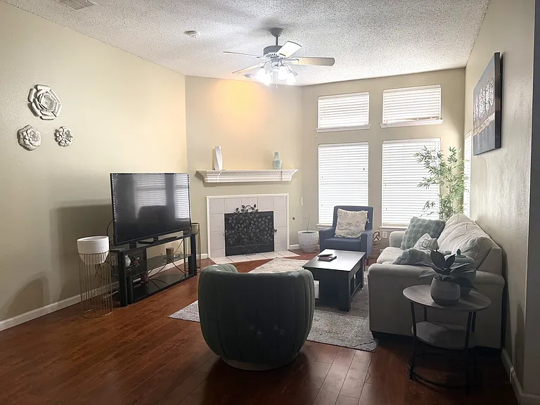 317 Trailwood Dr — Photo 4