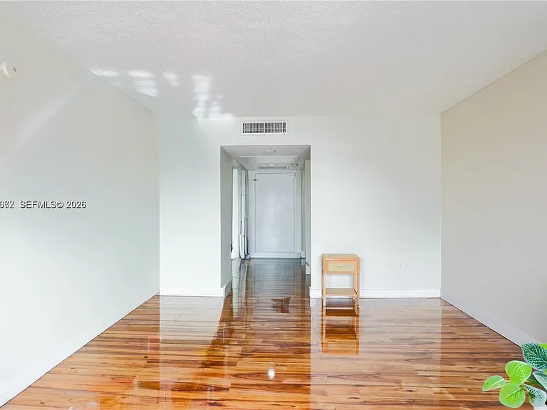 11111 Biscayne Blvd #20E — Photo 7